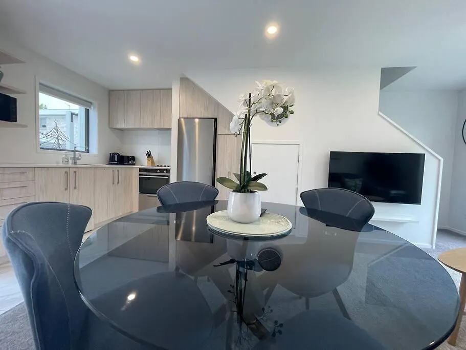 Willa Parkside Retreat - 3 Beds -Sleeps 6 Near Westfield Christchurch